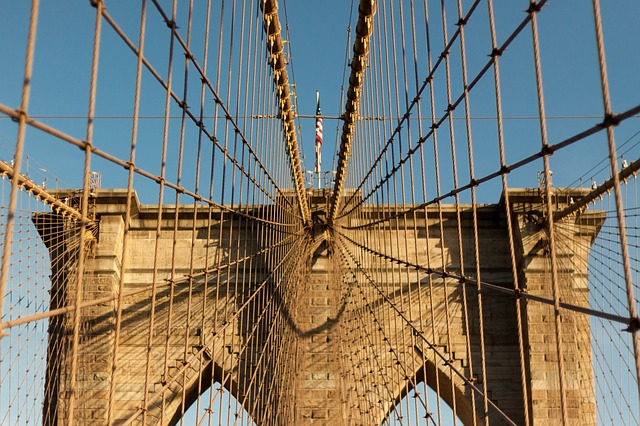 from https://pixabay.com/en/brooklyn-bridge-suspension-bridge-1031571/